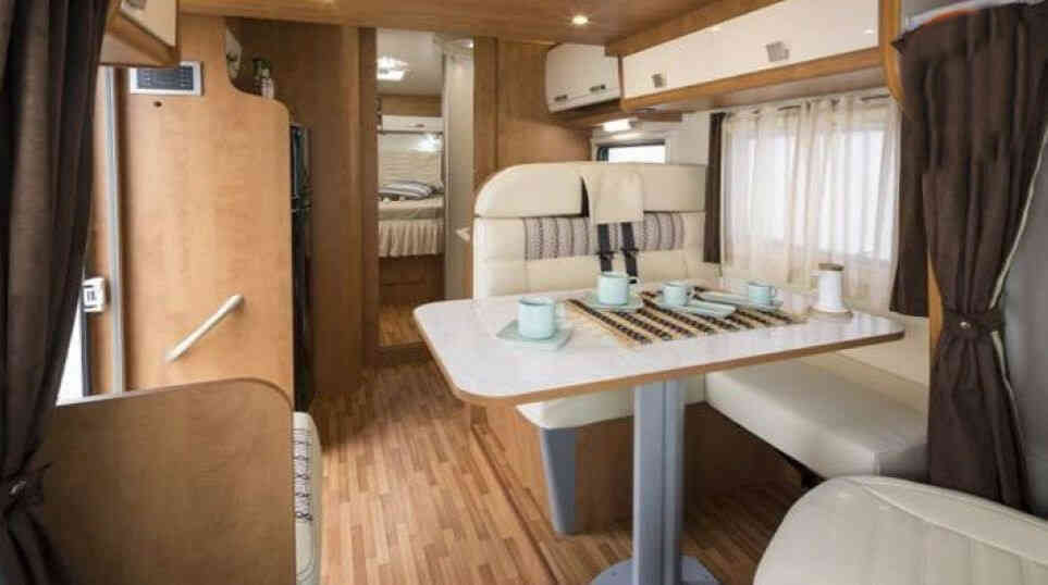 camping-car Citroen PLASY HP74  intérieur / coin salon